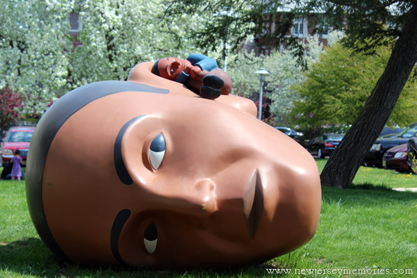 Big head sculpture, Montclair Art Museum