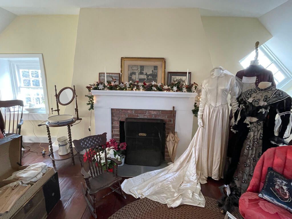 Fashions and decor at Kingsland Manor, Nutley, New Jersey