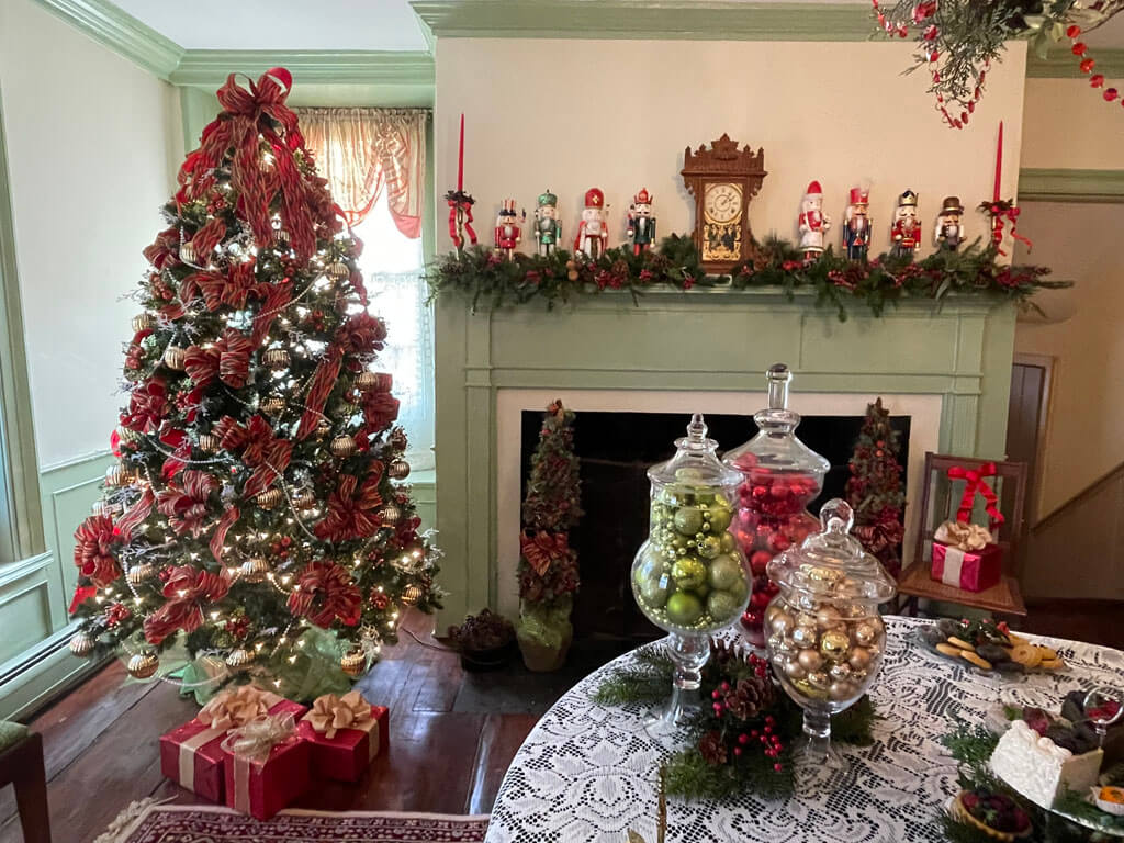 Christmas tree at Kingsland Manor, Nutley, New Jersey