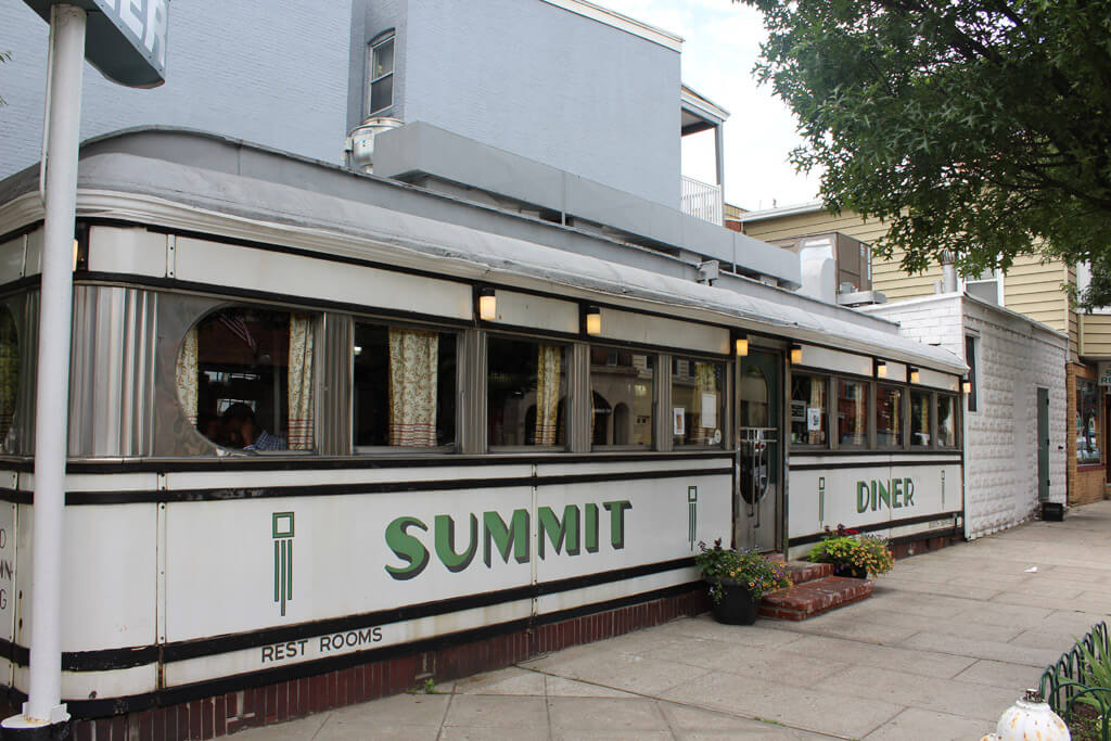 Summit Diner exterior
