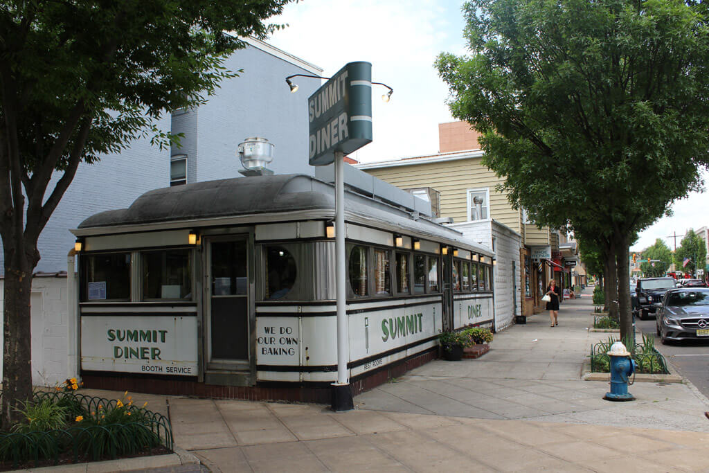 Summit Diner exterior