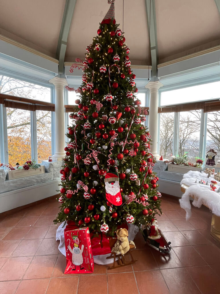 Kip's Castle Christmas tree